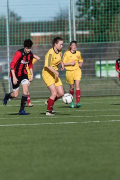 Bild 337 - B-Juniorinnen SG Weststeinburg/Bei - SV Fisia 03 : Ergebnis: 1:2